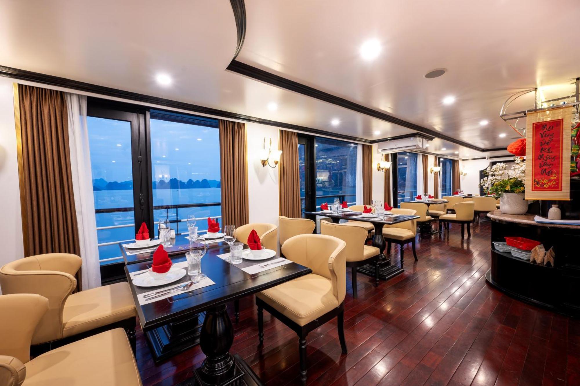 Ботель Dragon Premium Cruise Halong